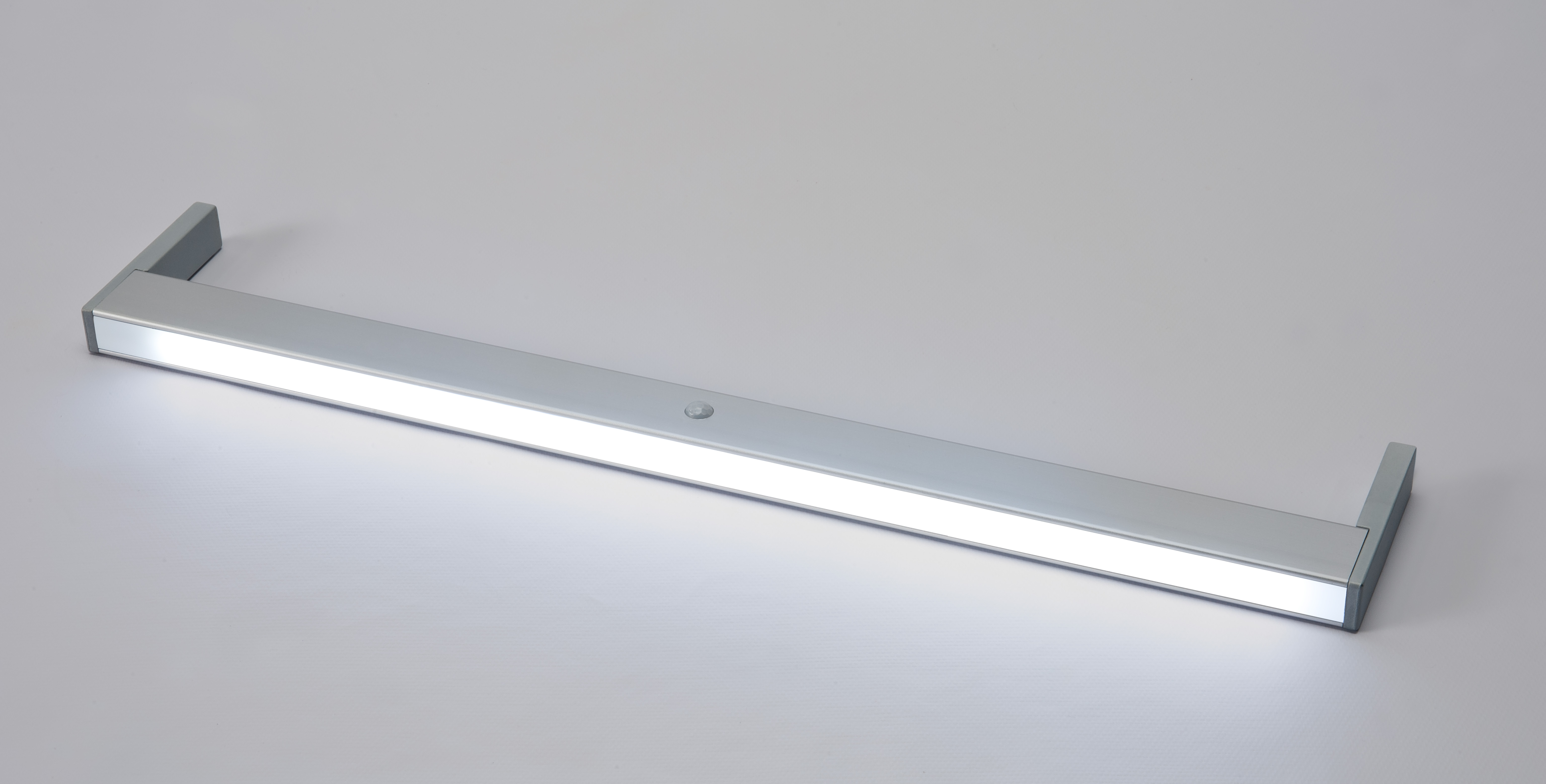 CABIDEIRO RETO 800MM 60LED 6500K (BRANCA) COM SENSOR BASE - Foto 3